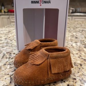 🥂SOLD🥂EUC Minnetonka Booties